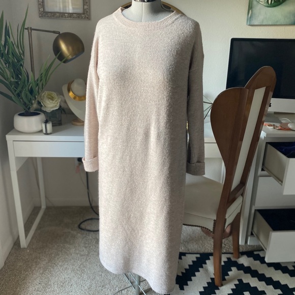 Line & Dot Calli Sweater Dress - Picture 9 of 13